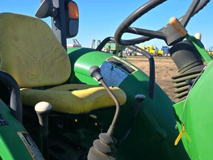 2016-john-deere-5075e-image-4