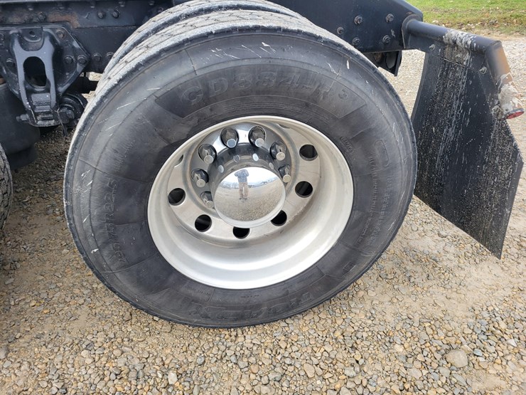 2020-kenworth-t680-image-10