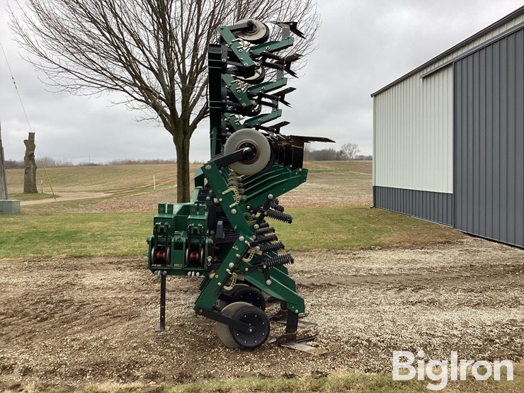 sukup-9000-16r30-cultivator-image-8