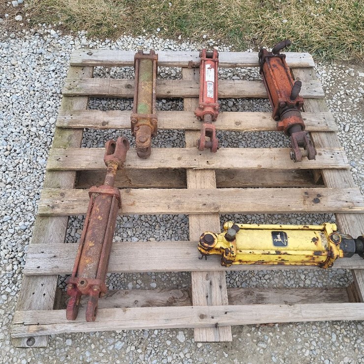 5 Hydraulic Cylinders