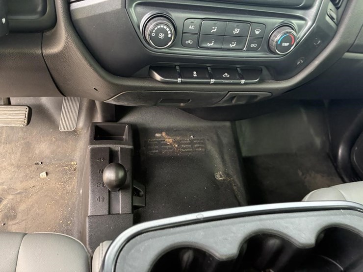 2018-chevrolet-silverado-crew-cab-image-14