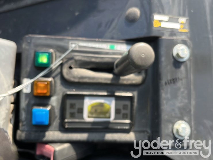 2021-deere-26g-image-33