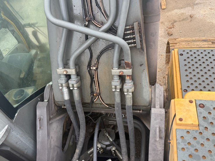 volvo-ec330-image-40