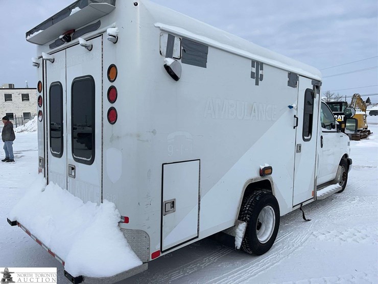 2016-chevrolet-express-g3500-image-3