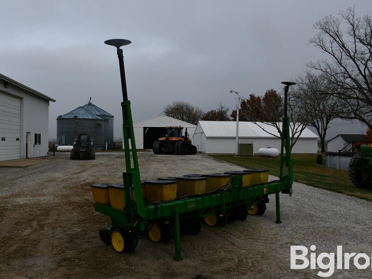 john-deere-6r30-planter-image-3