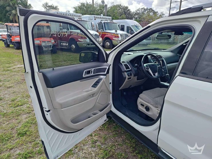 2012-ford-explorer-image-44