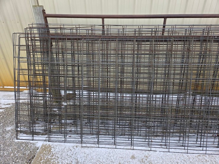 (16)-16'-&-(2)-8'-cattle-panels-image-3