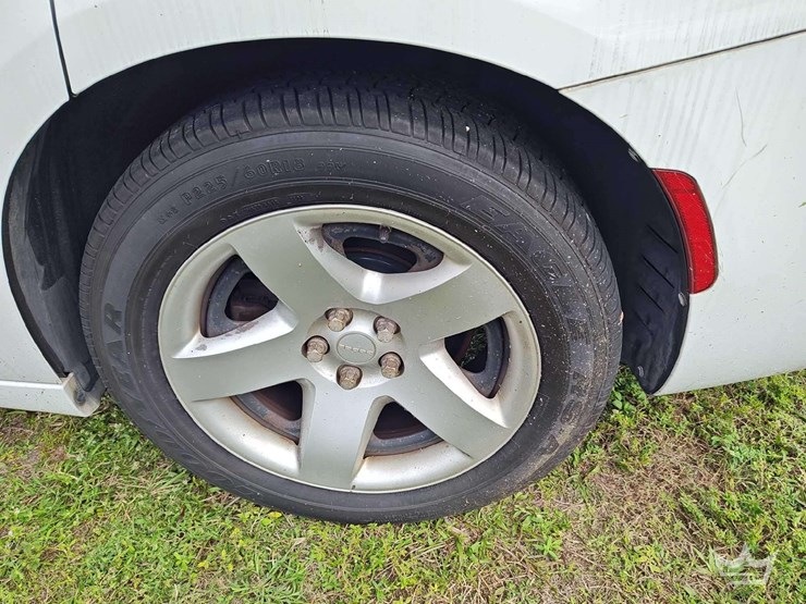 2017-dodge-charger-sedan-image-40