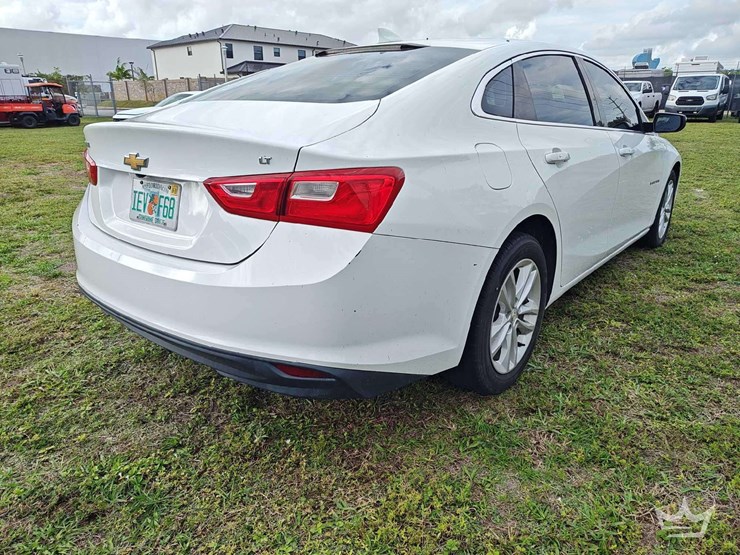 2017-chevrolet-malibu-sedan-image-3