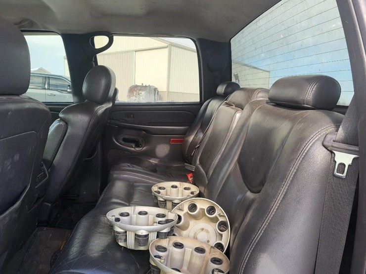 2004-chevrolet-2500hd-image-49