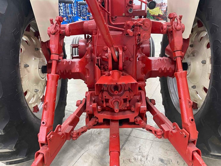 farmall-1206-open-station-restored-image-30