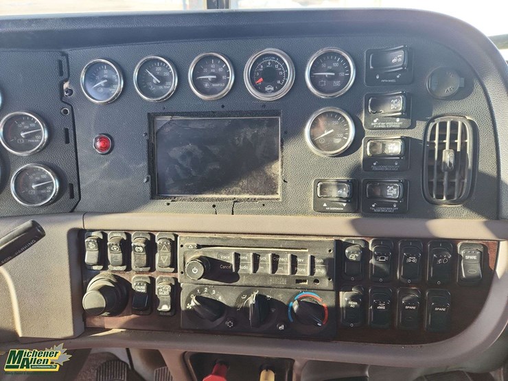2013-peterbilt-388-image-20