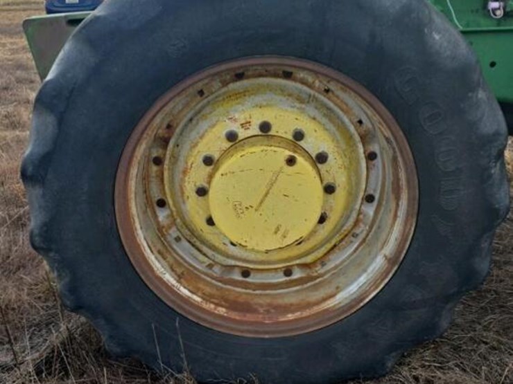 2000-john-deere-7610-image-29