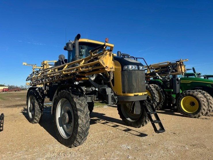 #4295-•-**rogator-900c-4x4-self-propelled-sprayer-agca0900lnnnl1061-image-4