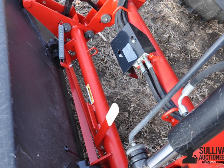 2016-massey-ferguson-4708-image-11