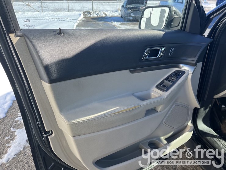 2013-ford-explorer-image-15