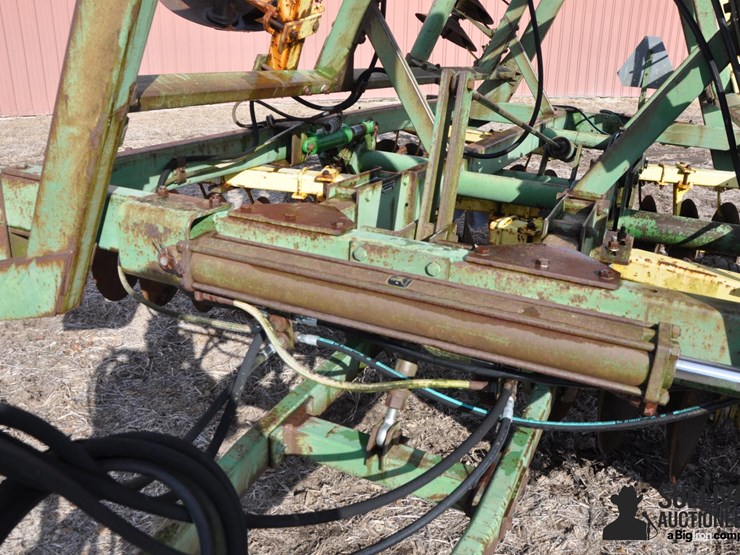 john-deere-230-image-12