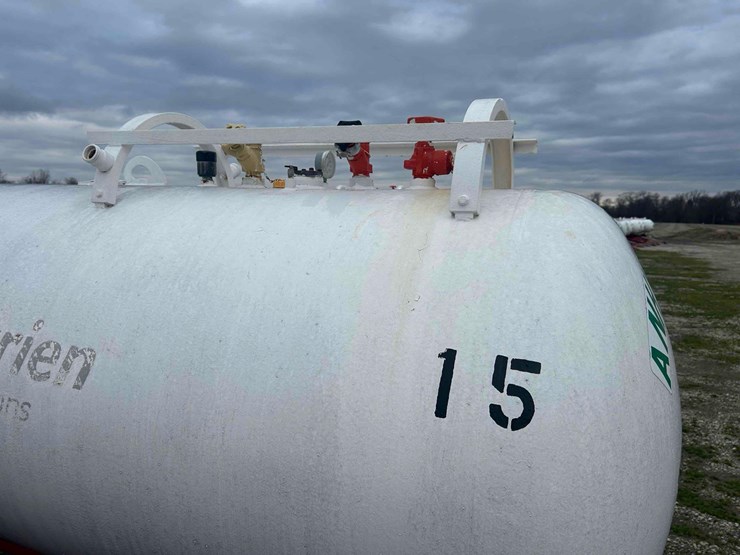 1000-gal.-nh3-tank-on-gear-#15-image-4