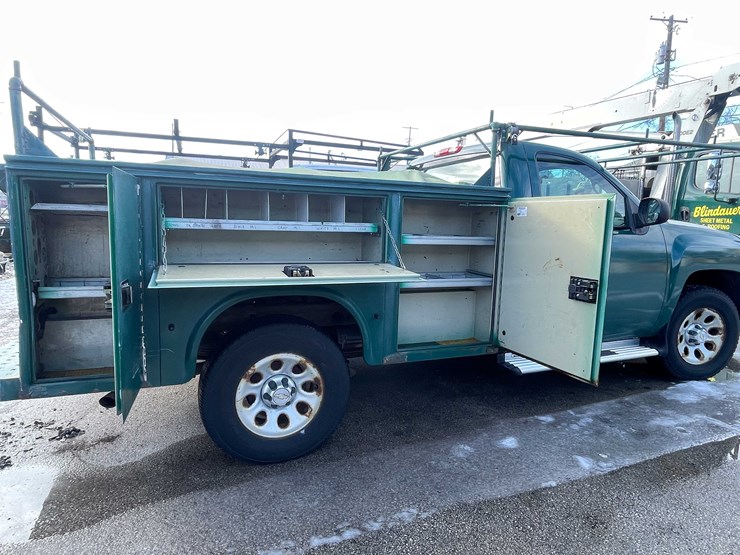 2011-chevrolet-1500-image-32