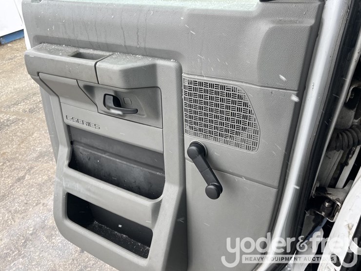 2014-ford-e450-image-21