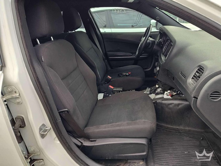 2017-dodge-charger-sedan-image-10