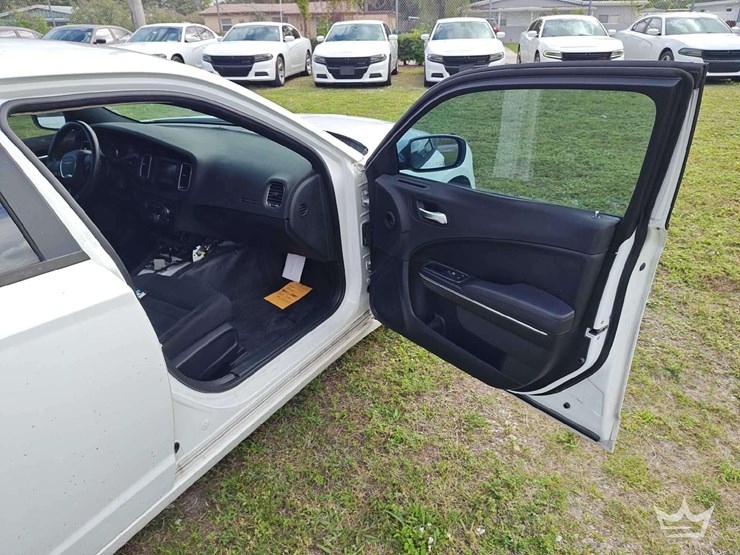 2017-dodge-charger-sedan-image-29