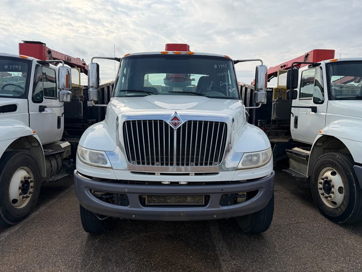2018-international-durastar-4400-image-2