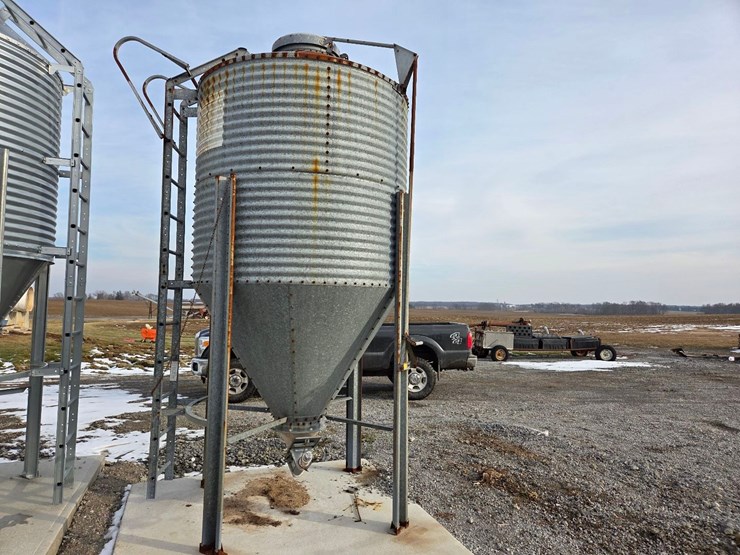 4-ton-chore-time-feed-bin-image-8