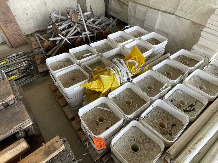 #2787-•-portable-safety-barrier-image-1