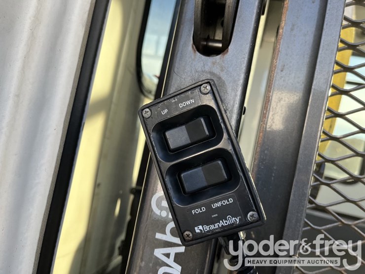 2016-ford-e450-image-12