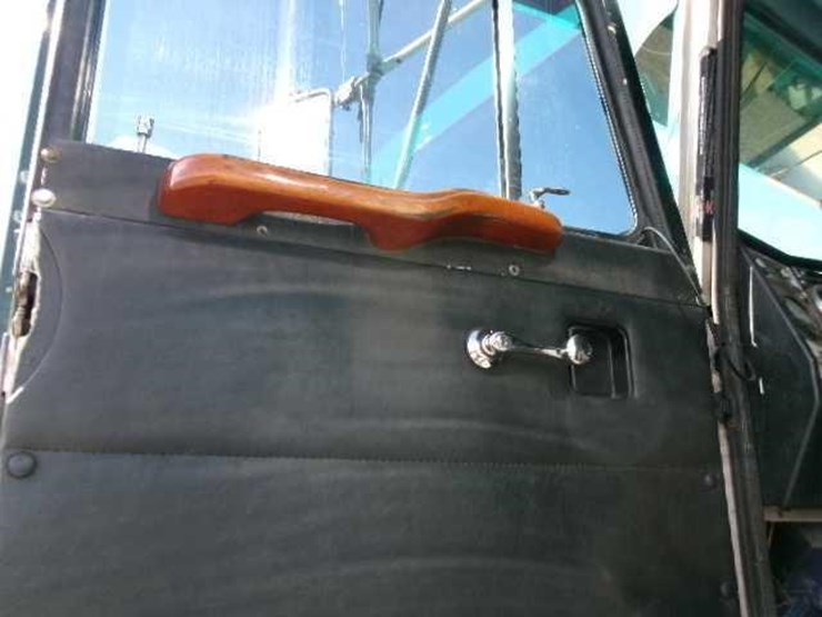 1988-peterbilt-379-image-30