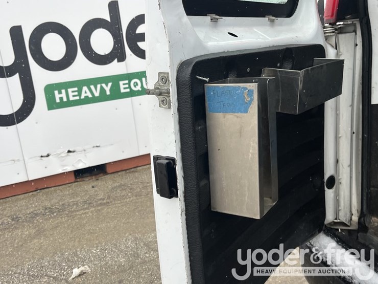 2009-chevrolet-express-3500-image-25