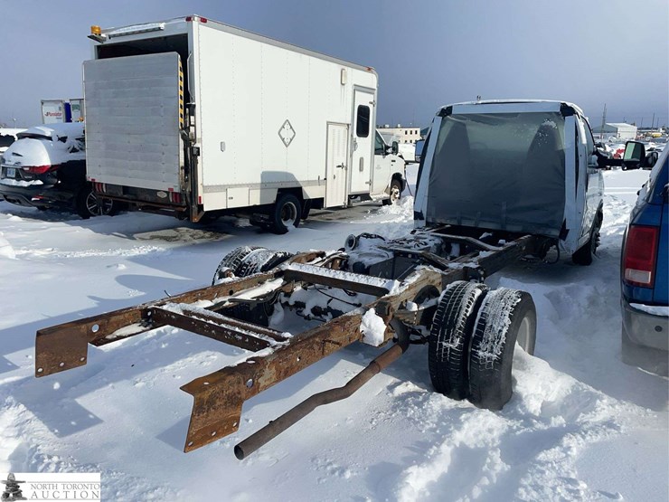 2018-chevrolet-express-dual-rear-wheel-cab-&-chassis-image-4