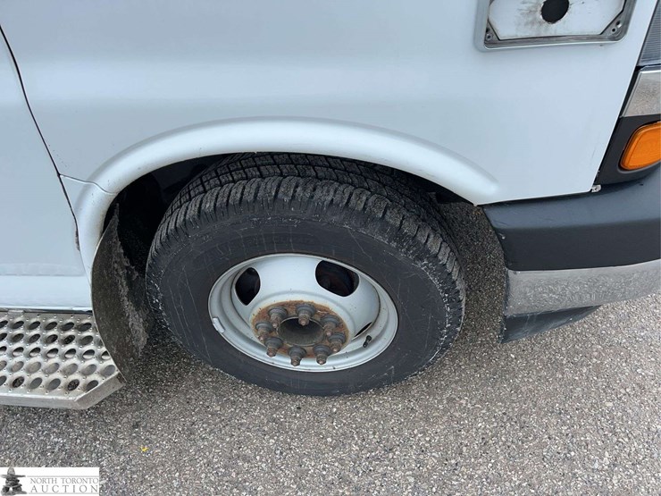 2017-chevrolet-express-s/a-ambulance-image-11