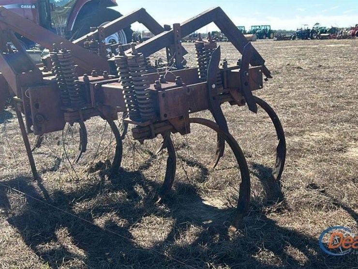 international-chisel-plow-image-5