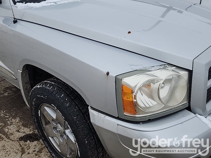 2011-dodge-dakota-image-41