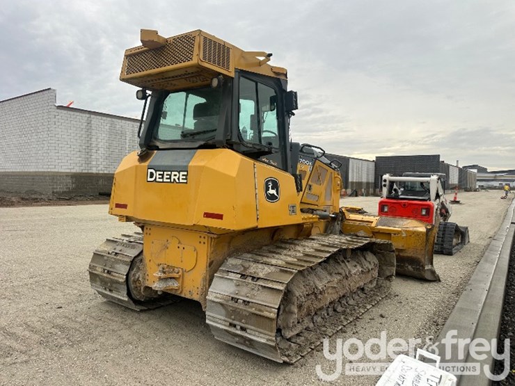 2016-deere-700k-lgp-image-3