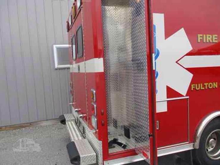 2004-ford-e450-image-12