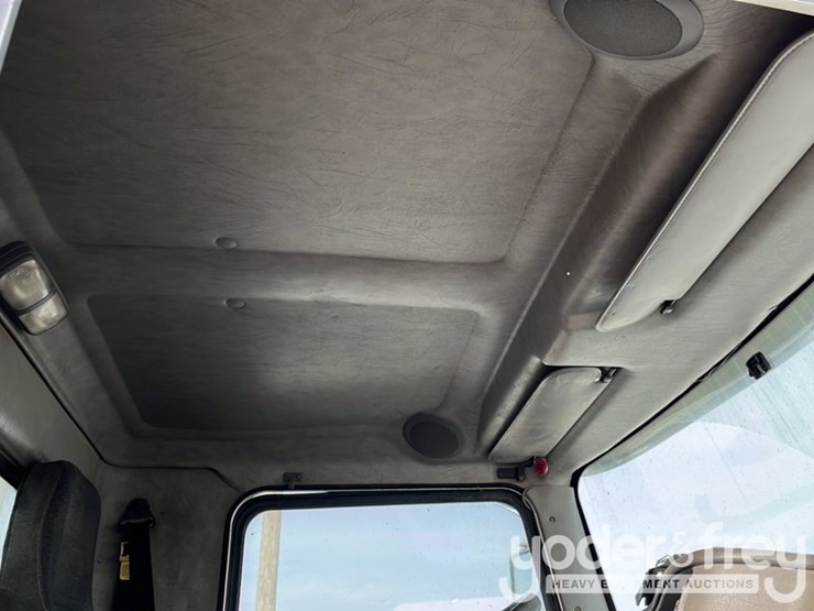 2007-kenworth-t300-image-61