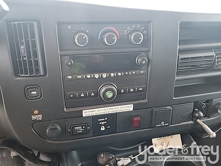 2015-gmc-savana-g4500-image-17