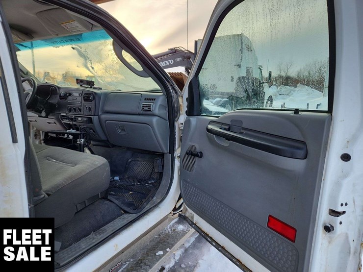 2006-ford-f550-image-17