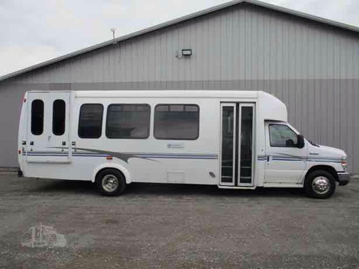 2013-ford-e450-image-1