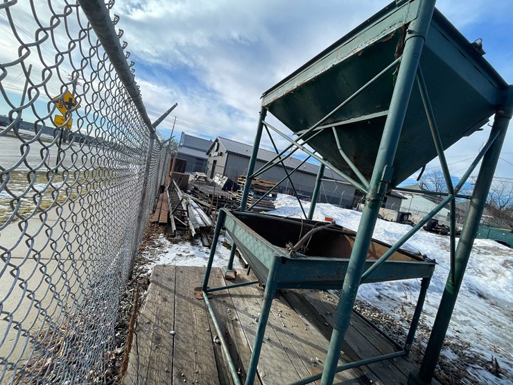 #2269-•-(2)-metal-hoppers-image-6