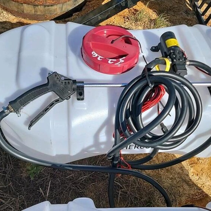 PLASTIC SPRAYER TANK W/ 12V PUMP & WAND