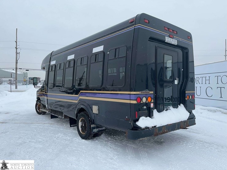 2009-ford-e-series-s/a-24-passenger-bus-image-6