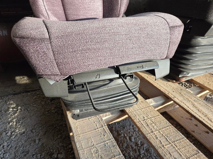 semi-driver-seat,-like-new-image-4