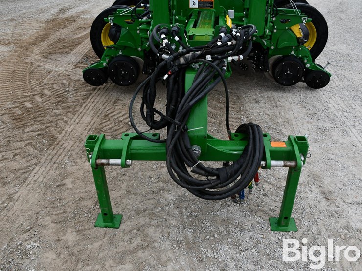 2023-john-deere-1775nt-image-9
