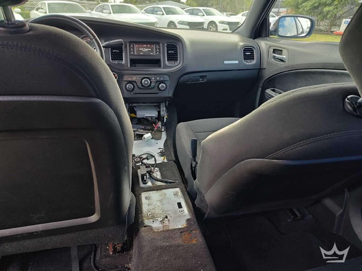 2013-dodge-charger-sedan-image-28