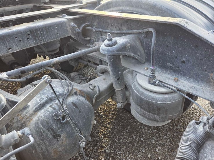 2013-peterbilt-388-image-50