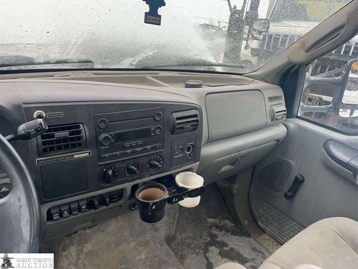 2006-ford-f550-image-18